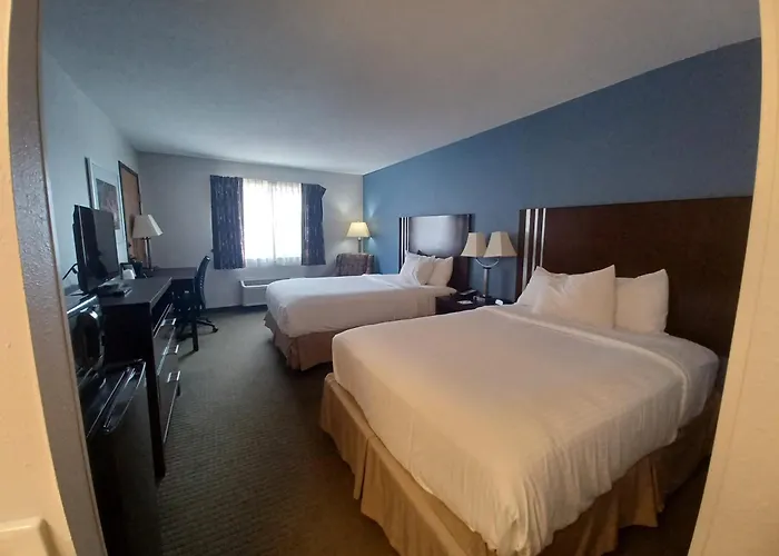 Baymont By Wyndham Freeport Hotel