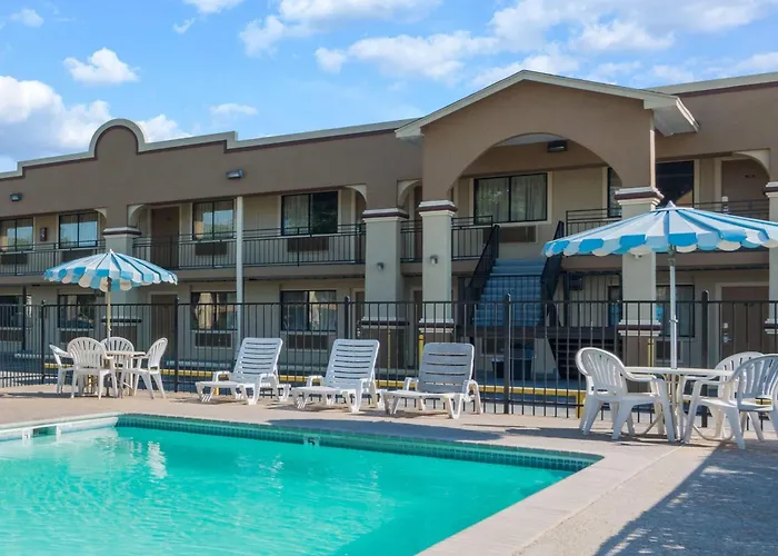 Days Inn By Wyndham San Marcos