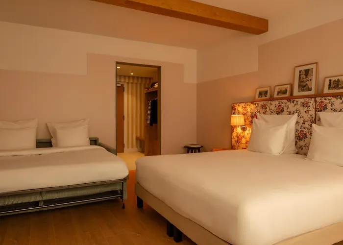 9Hotel Chelton
