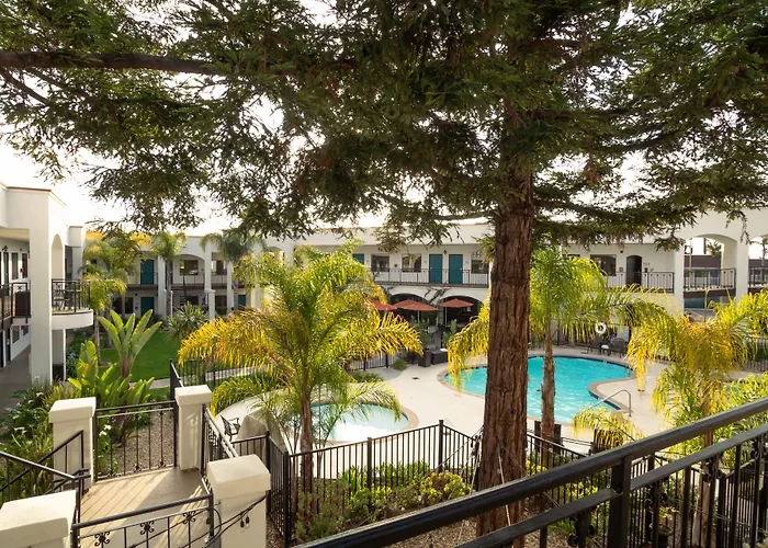 Oxford Suites Pismo Beach