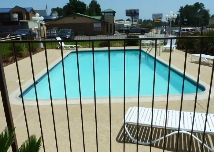 Xecutive Inn And Suites