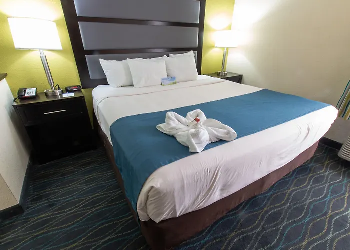 Days Inn & Suites By Wyndham Commerce