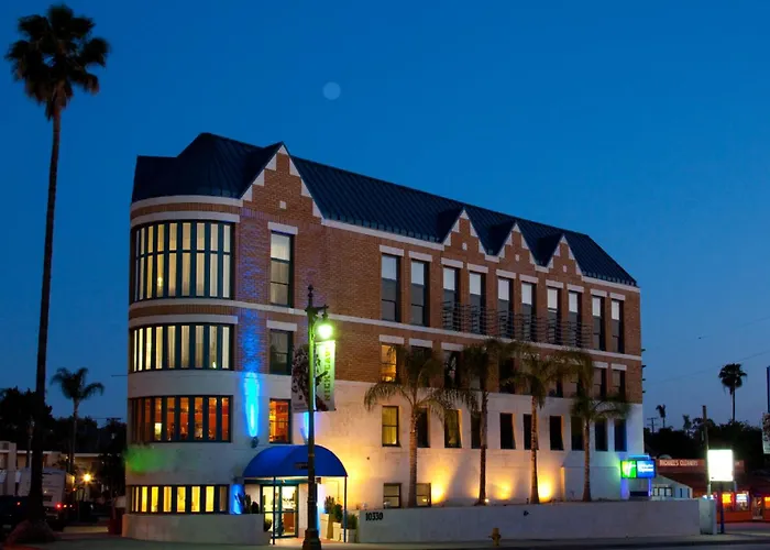 Century Park Hotel La (Adults Only)