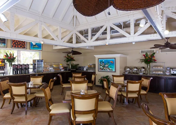 Comfort Suites Paradise Island Creek Village