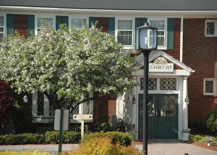 Lamies Inn & The Old Salt Tavern