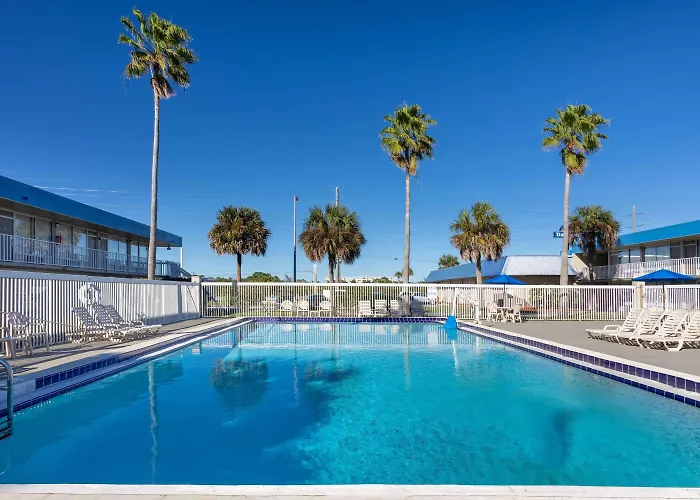 Days Inn By Wyndham Titusville Kennedy Space Center