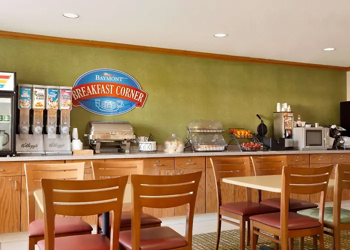 Baymont By Wyndham Salina Hotel