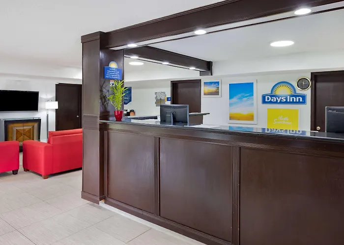 Days Inn By Wyndham Pensacola I-10