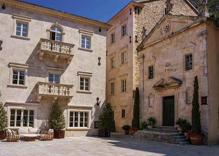 Heritage Grand Perast