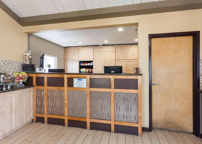Howard Johnson By Wyndham National City/San Diego South