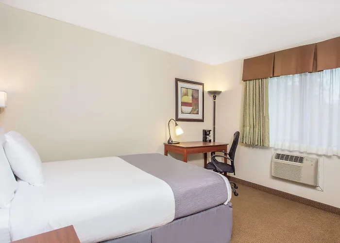 Baymont By Wyndham Dubuque