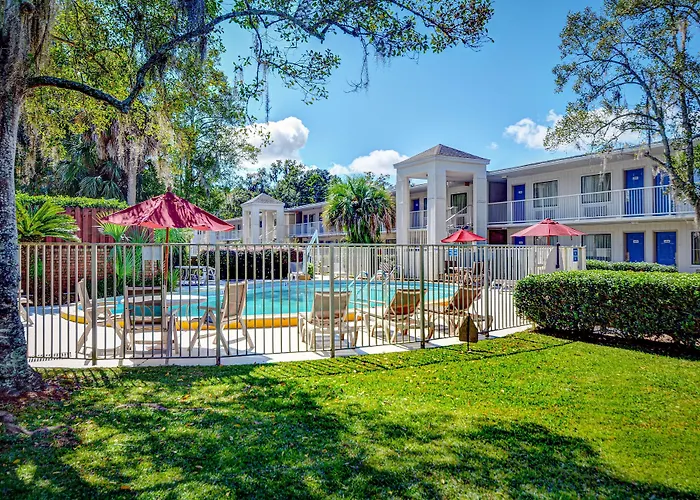 Motel 6-, Fl - Downtown