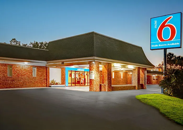 Motel 6-, Fl - Downtown