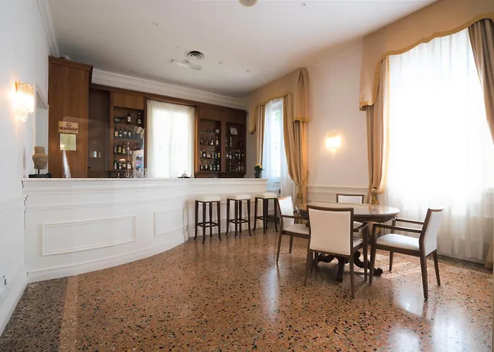 Hoteles con Piscina en Módena