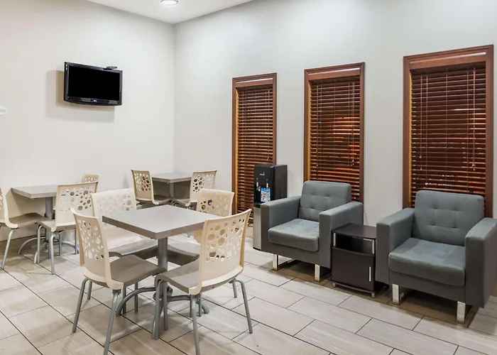 Super 8 By Wyndham West Plains