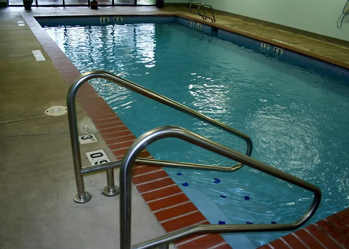 Evergreen Inn & Suites