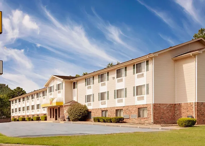 Super 8 By Wyndham Fayetteville