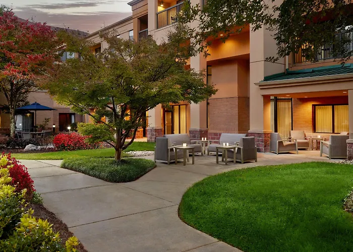 Courtyard By Marriott Atlanta Alpharetta