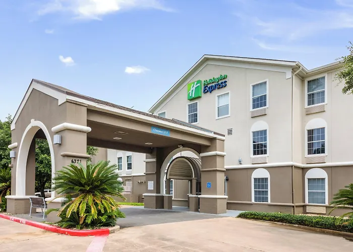 Holiday Inn Express & Suites Columbus By Ihg