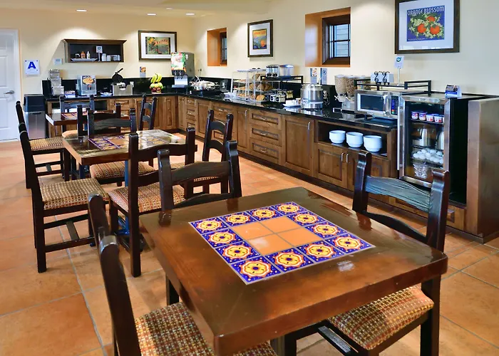 Lamplighter Inn & Suites At Sdsu