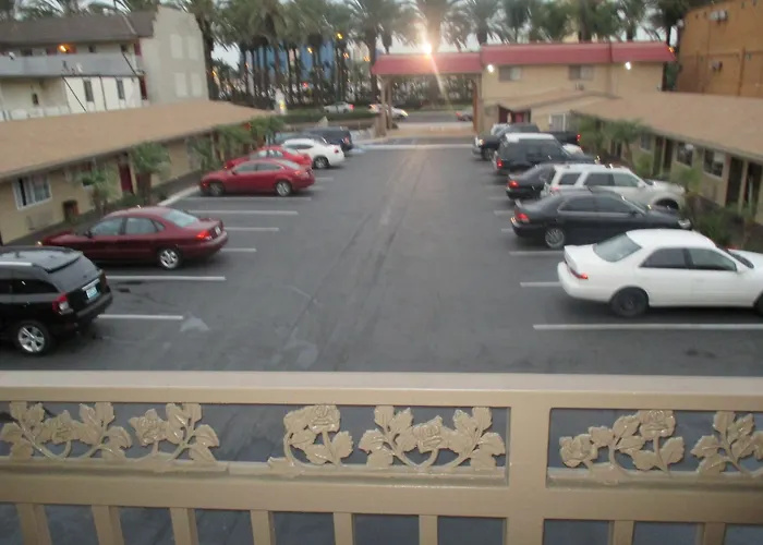 Anaheim Discovery Inn And Suites