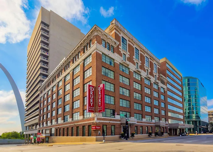 Saint Louis Hotels With Pool
