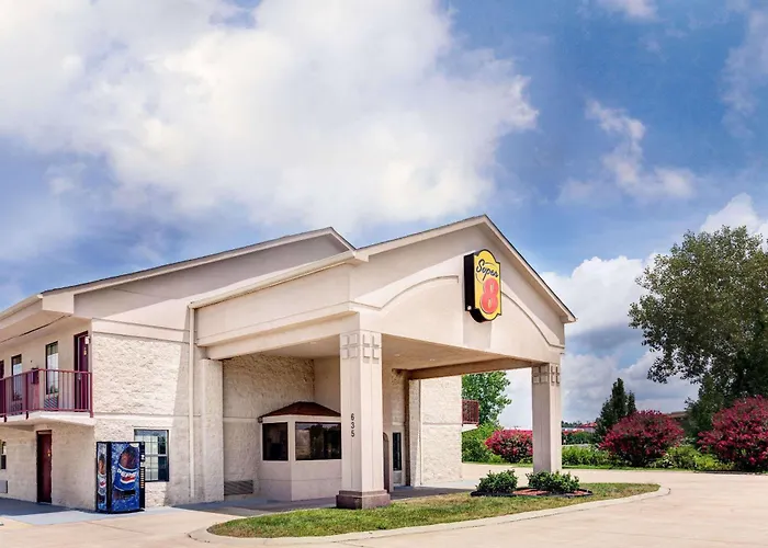 Super 8 By Wyndham Clarksville East