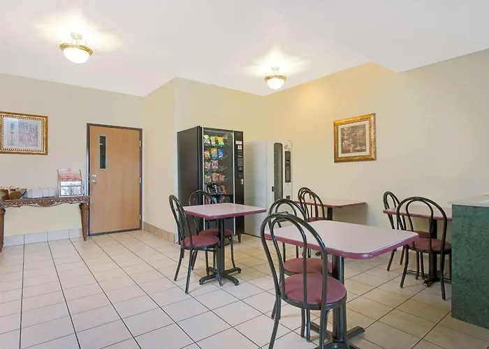 Super 8 By Wyndham Bonne Terre Hotel