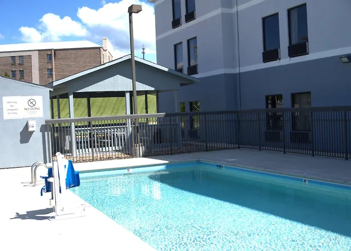 Super 8 By Wyndham Crossville Tn
