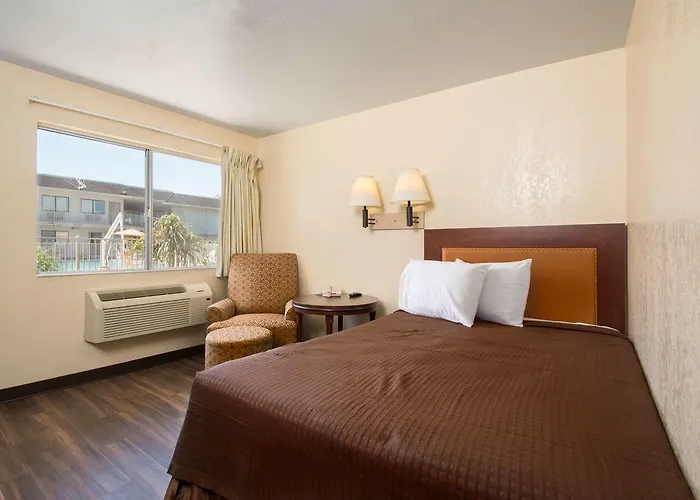 Rodeway Inn Kissimmee - Orlando Maingate West - Free Theme Park Shuttle Four Corners