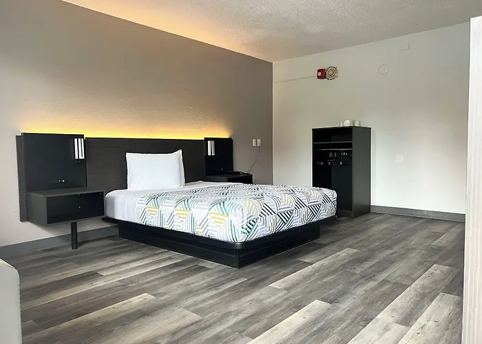 Motel 6-Middleburg Heights, Oh - Cleveland