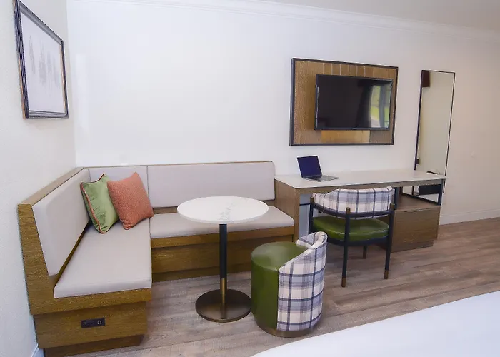 The Woodrose- Newly Renovated