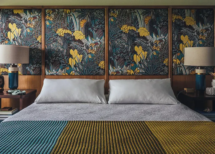 White Sands Hotel