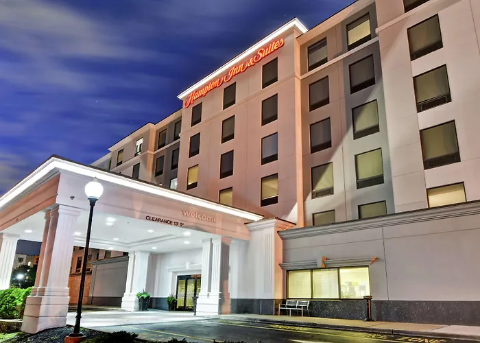 Hampton Inn & Suites Newark-Harrison-Riverwalk