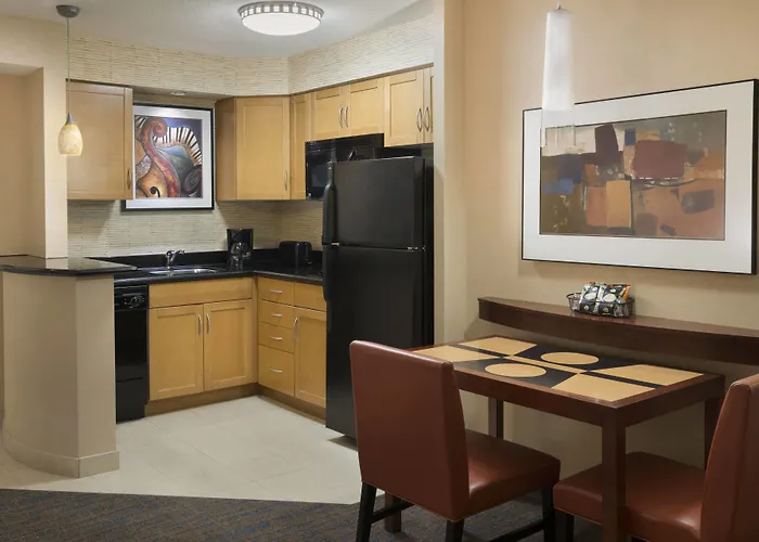 Residence Inn By Marriott Toronto Downtown / Entertainment District