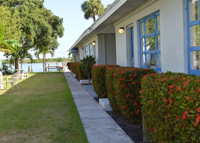 Dockside Inn & Resort