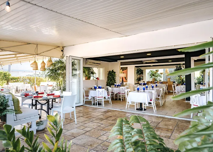 Playa Linda Beach Resort