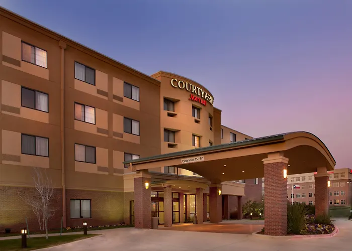 Courtyard By Marriott Denton
