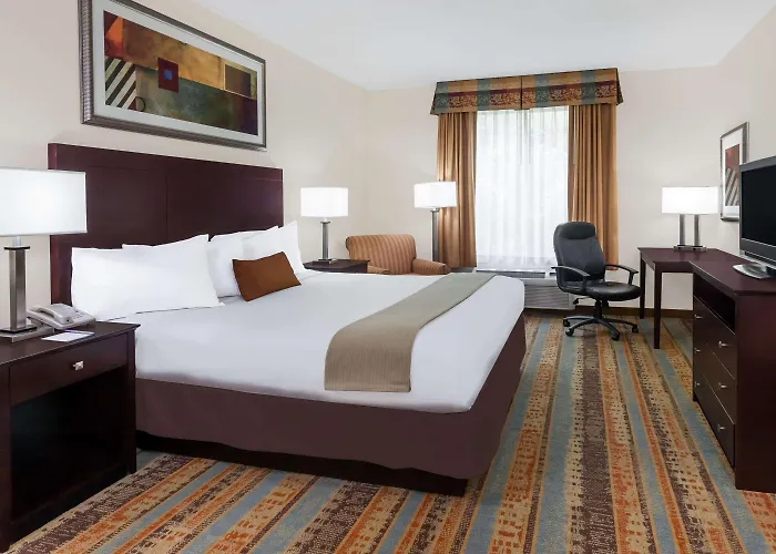 Baymont By Wyndham Henderson Hotel