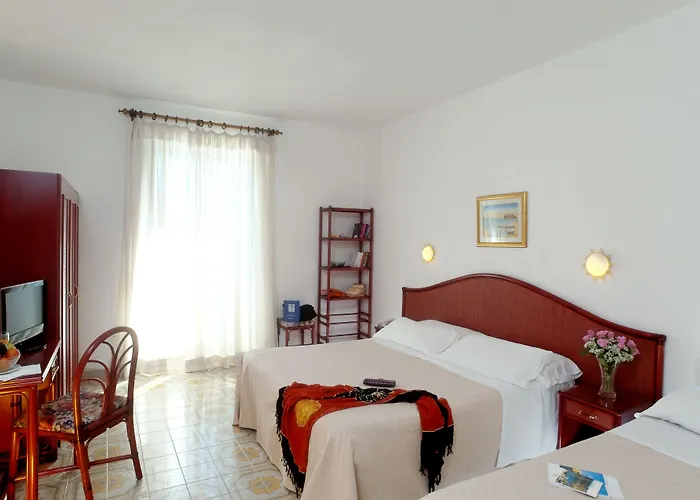Hotel con piscina a CAMPANIA