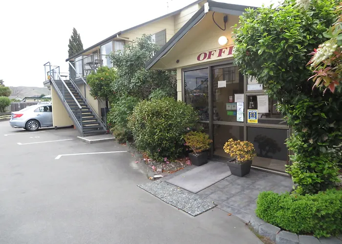 Colonial Motel