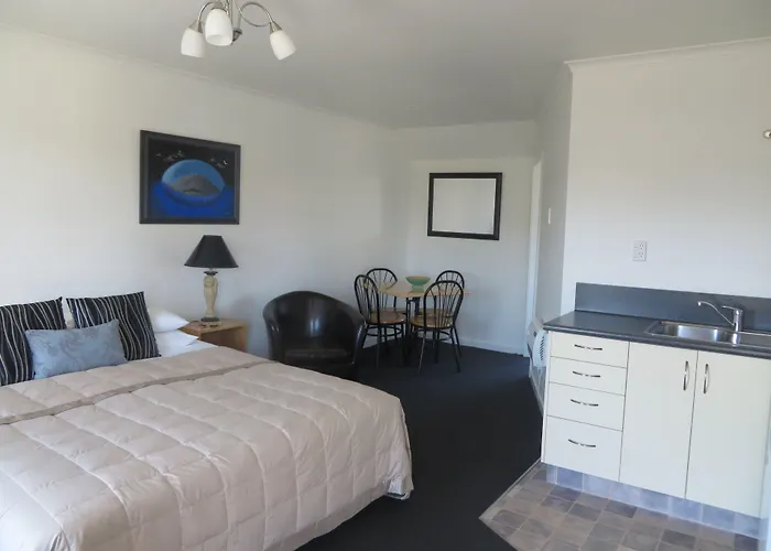 Colonial Motel