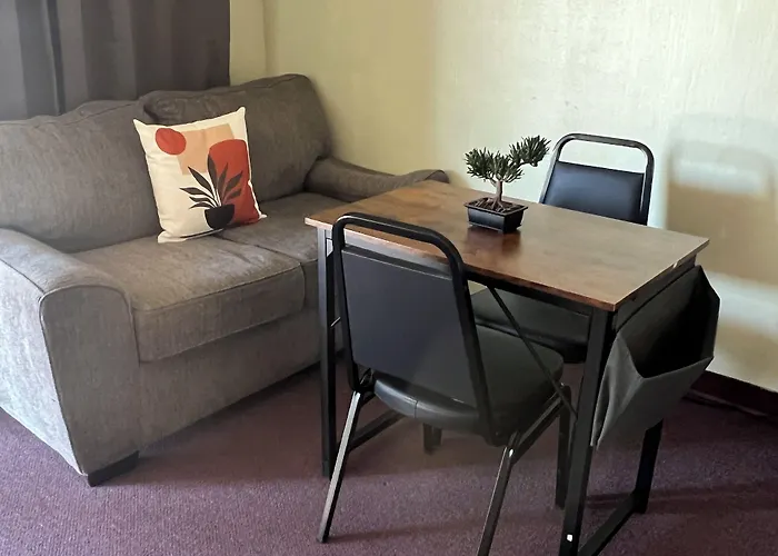 Midtown Inn & Suites