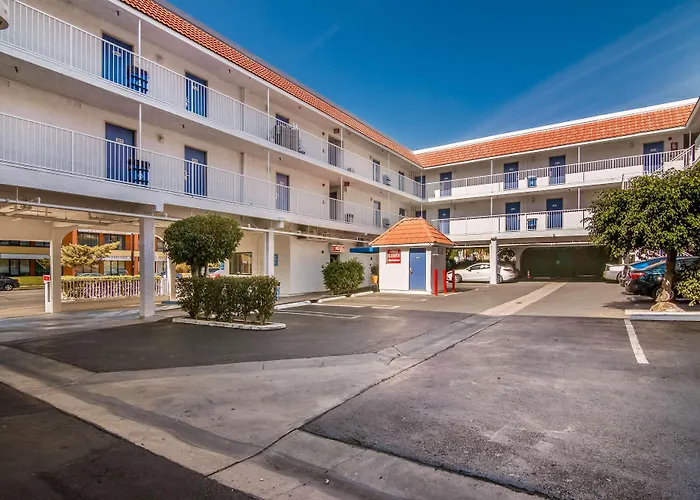 Motel 6 Monterey Park