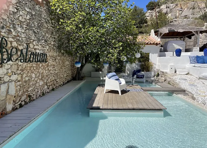 Hotel De La Plage - Mahogany