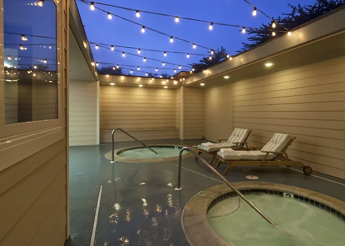 Cambria Landing Inn And Suites