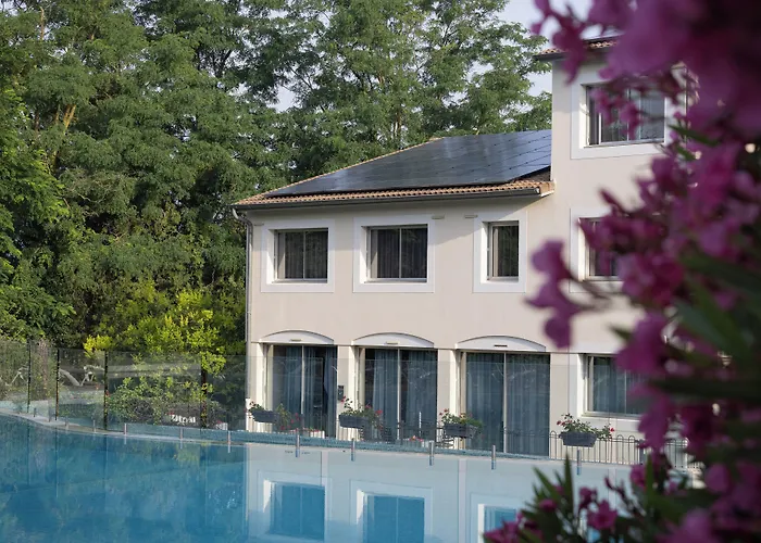 Logis Hotel Restaurant SPA Les Oliviers Loriol-sur-Drome