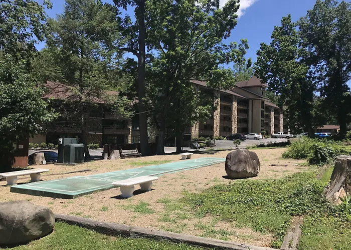 Brookside Lodge - Gatlinburg - On The River