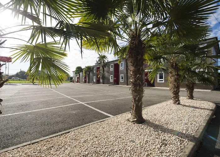 Brit Hotel Essentiel Pau Lescar