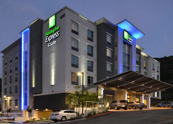 Holiday Inn Express & Suites San Diego - Mission Valley By Ihg